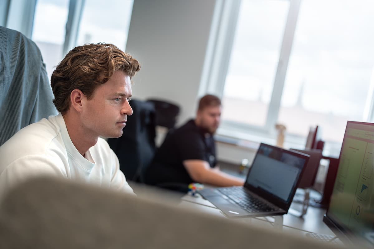 Medarbejdere hos Bording Danmark arbejder med digitale løsninger
